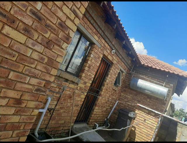 4 BEDROOM HOUSE FOR SALE IN TSAKANE EXT 8